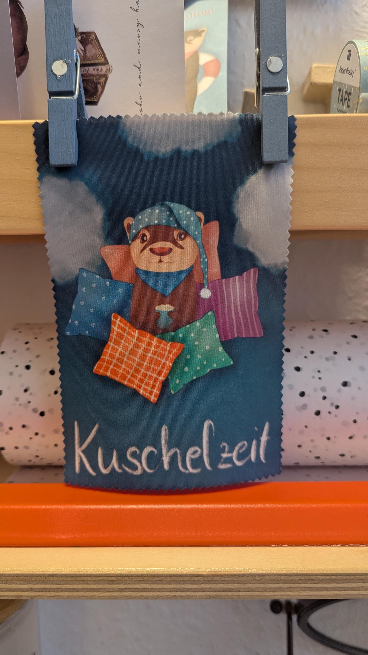 Otter-Glasreinigungstuch, Brillenputztuch mit Motiv "Cozy Otter - Kuschelzeit" | Mikrofaser Tücher | süßes Geschenk von Hand bedruckt