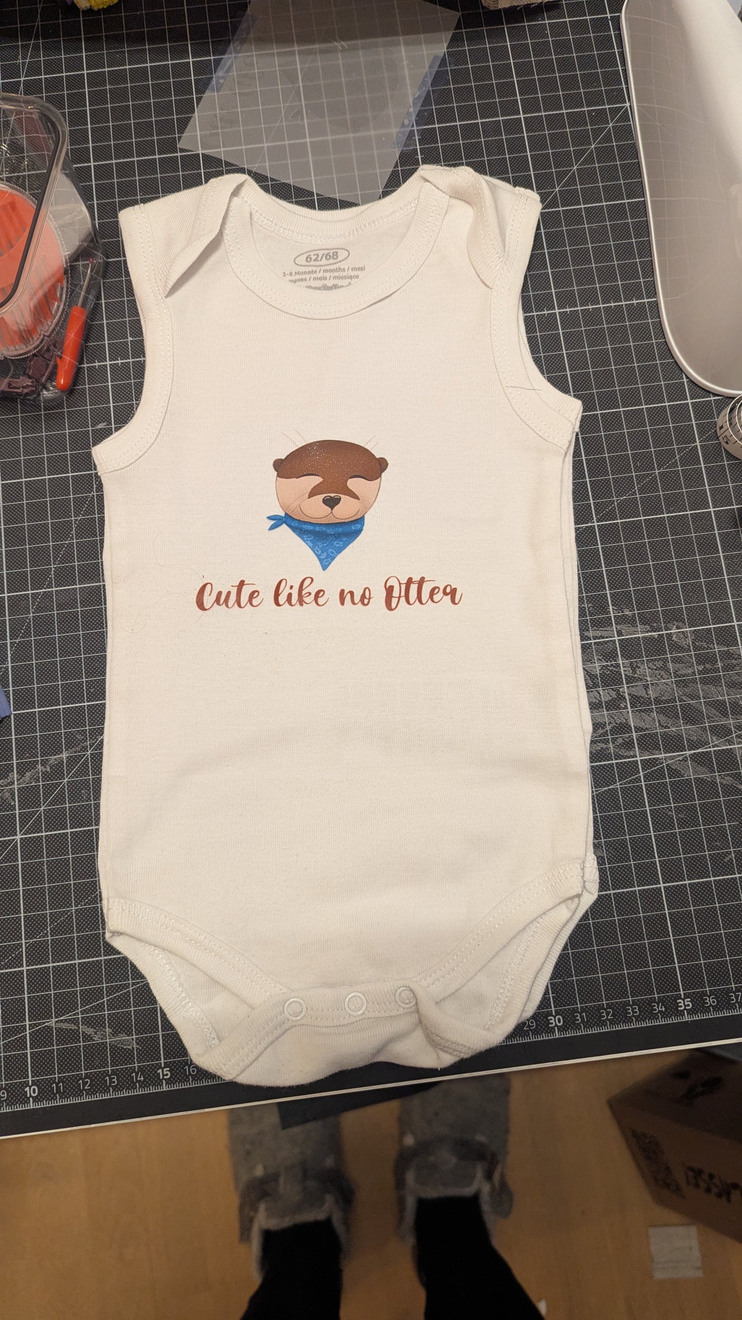 Baby-Body | "Cute like no Otter" | für Neugeborene und Kleinkinder | kleiner Otter mit Schal und Spruch