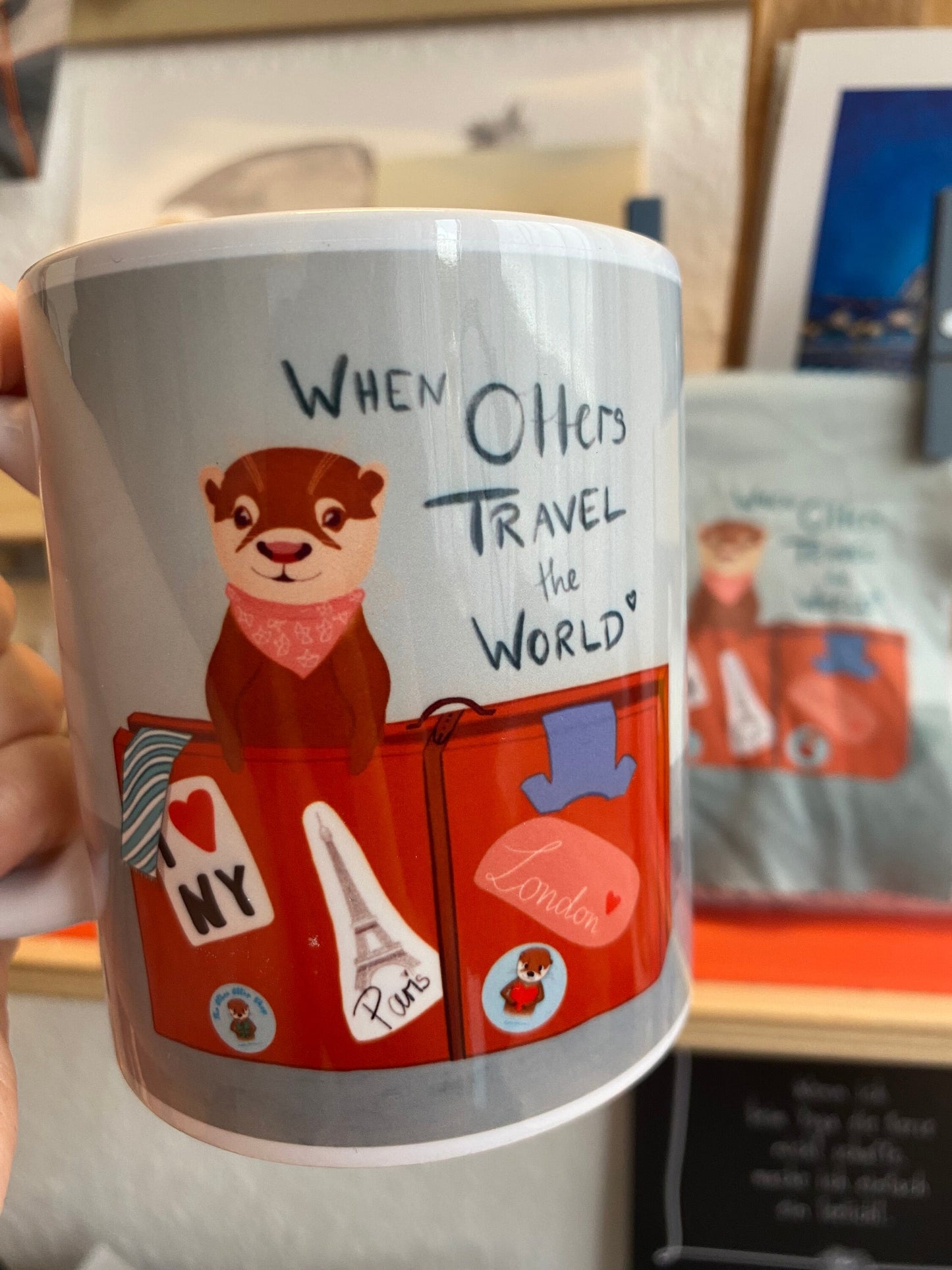 Otter-Tasse mit dem Motiv "When Otters Travel the World" | Keramiktasse | süßes Geschenk von Hand bedruckt