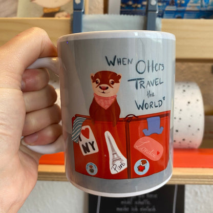 Otter-Tasse mit dem Motiv "When Otters Travel the World" | Keramiktasse | süßes Geschenk von Hand bedruckt