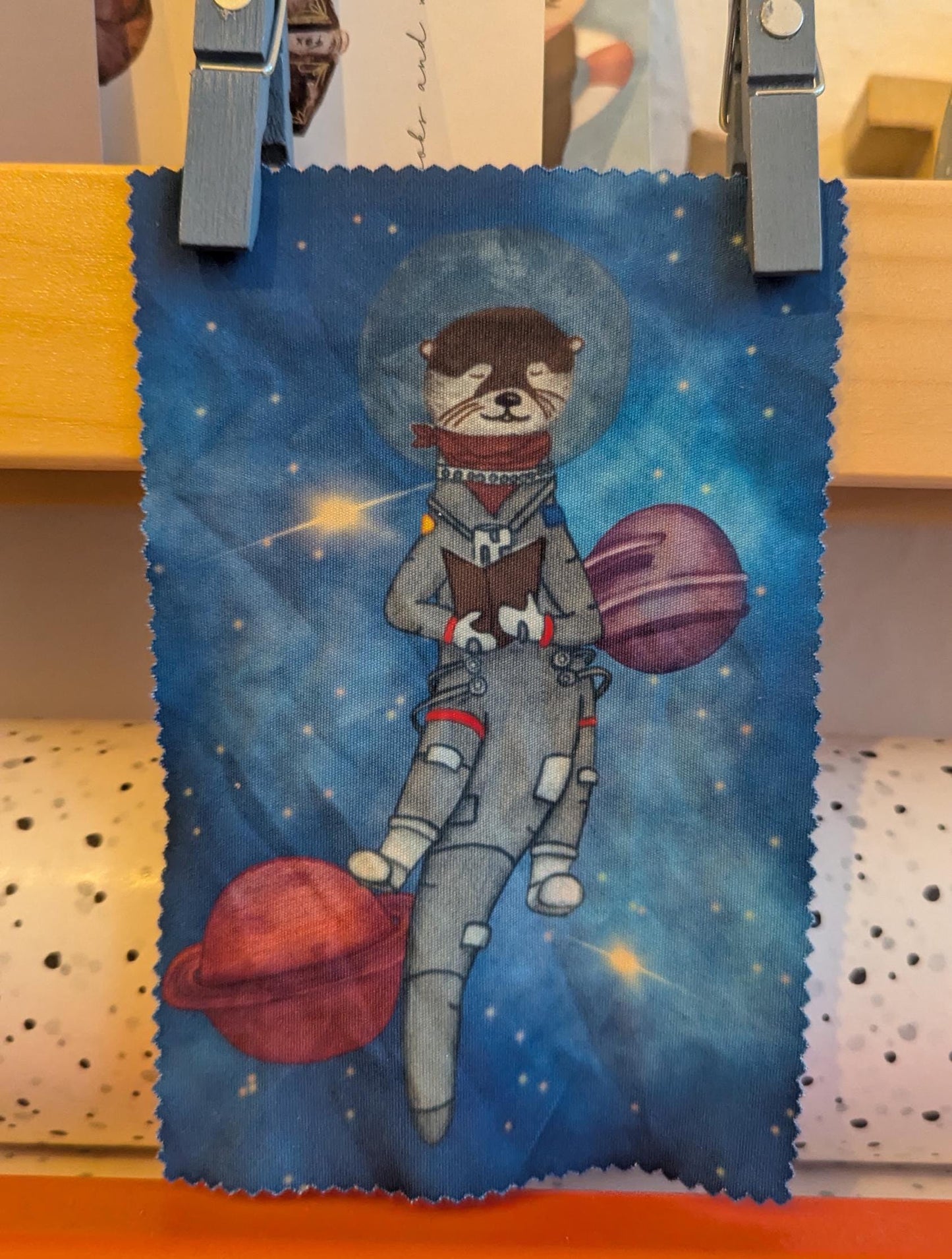 Otter-Glasreinigungstuch | Brillenputztücher mit Motiv "Otter Reading in Space" | Mikrofaser Tücher | süßes Geschenk von Hand bedruckt