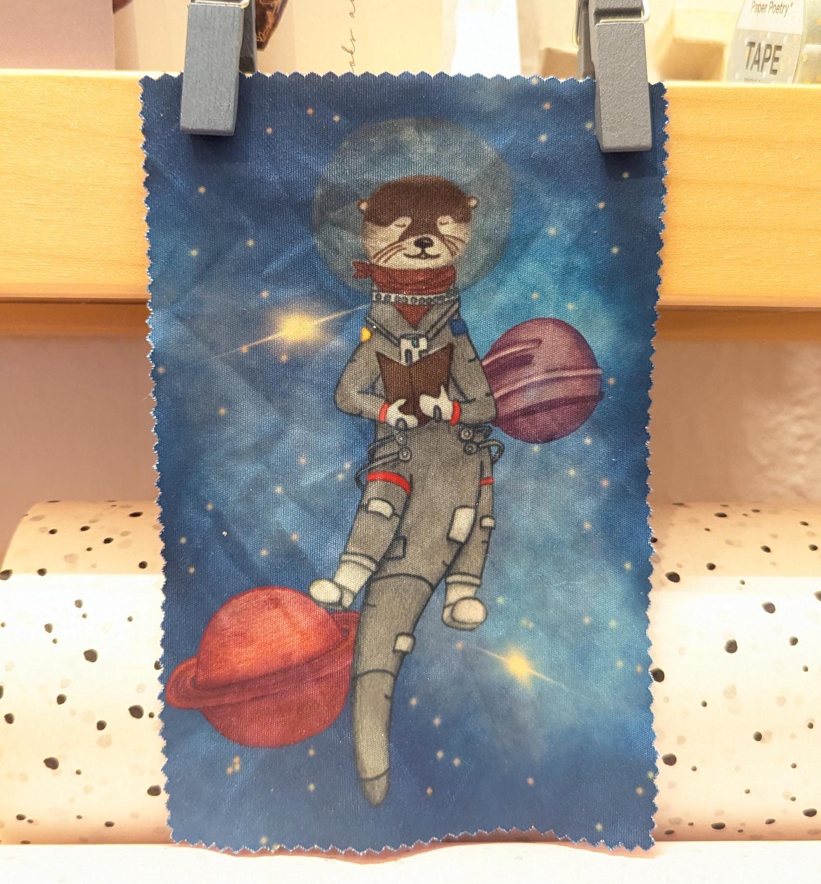 Otter-Glasreinigungstuch | Brillenputztücher mit Motiv "Otter Reading in Space" | Mikrofaser Tücher | süßes Geschenk von Hand bedruckt