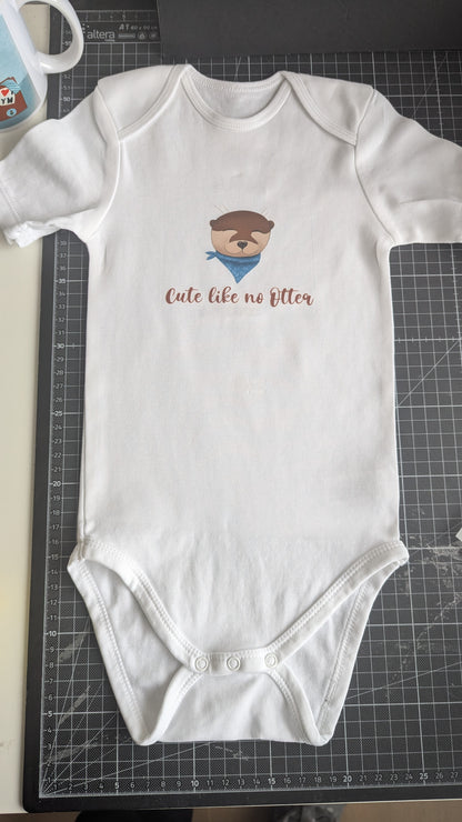 Baby-Body | "Cute like no Otter" | für Neugeborene und Kleinkinder | kleiner Otter mit Schal und Spruch